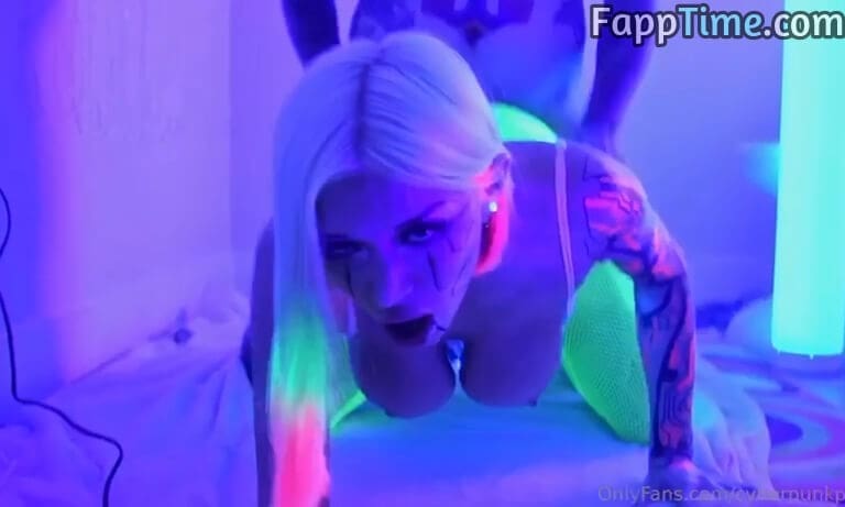 PinupPixie Glowing Sextape